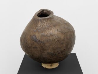 Theaster Gates, Orb (Wharlest Jackson) 2023, High fire stoneware and manganese dioxide on marble plinth, Vessel: 60.5 x 59 x 50.5 cm | 23 13/16 x 23 1/4 x 19 7/8 in., Plinth: 11 x 58.4 x 41.6 cm | 4 5/16 x 23 x 16 3/8 in., © Theaster Gates, Courtesy the artist and White Cube Gallery